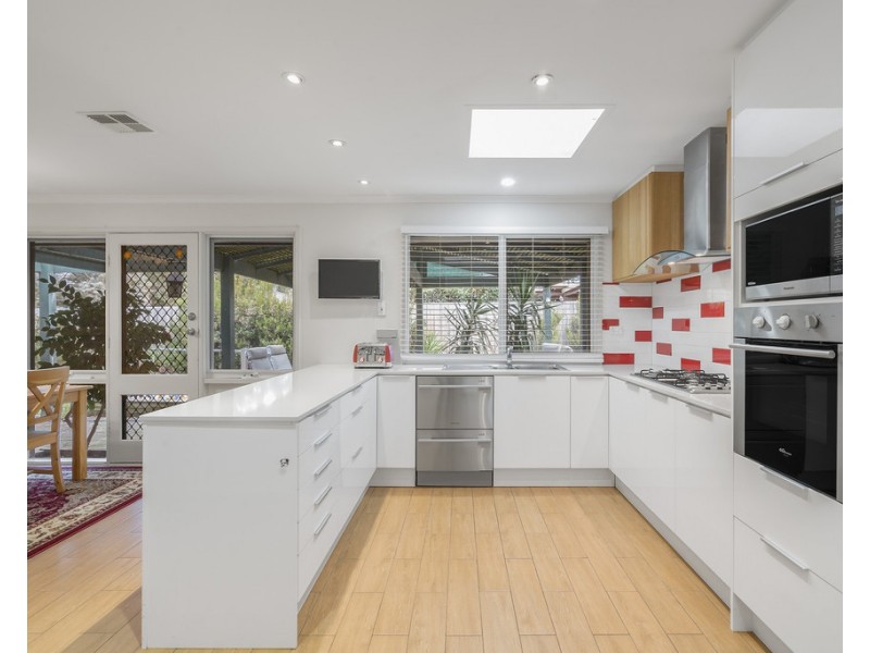 28 Emanuel Drive, Seaford VIC 3198