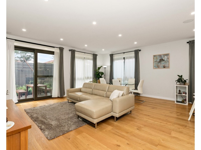 2/17B East Road, Seaford VIC 3198