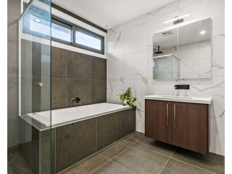2/17B East Road, Seaford VIC 3198