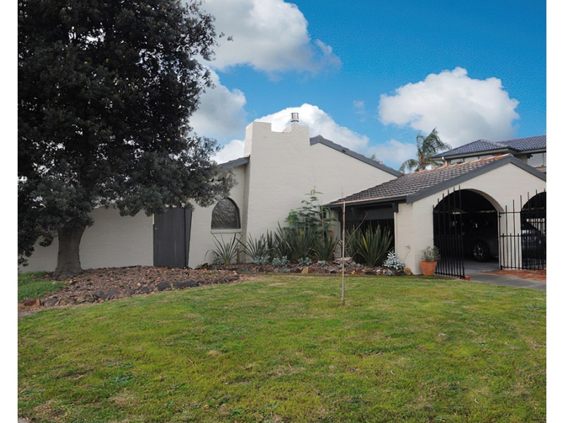 1 Carnoustie Court, Frankston VIC 3199