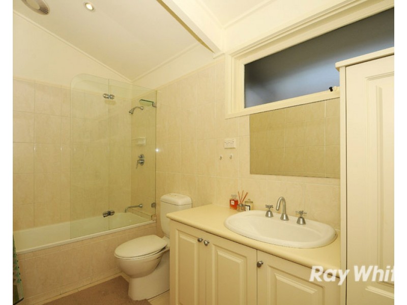 1 Carnoustie Court, Frankston VIC 3199