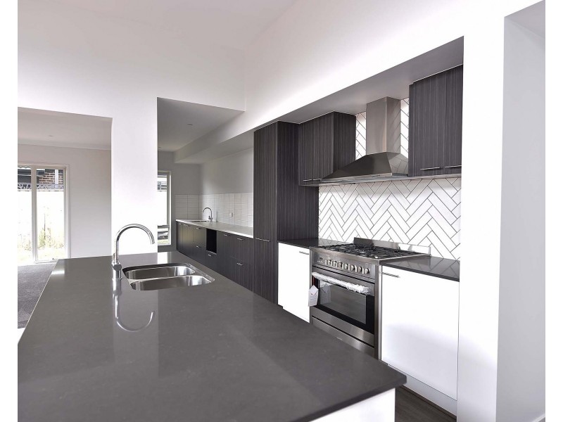 9 Grande Belmond Avenue, Clyde VIC 3978