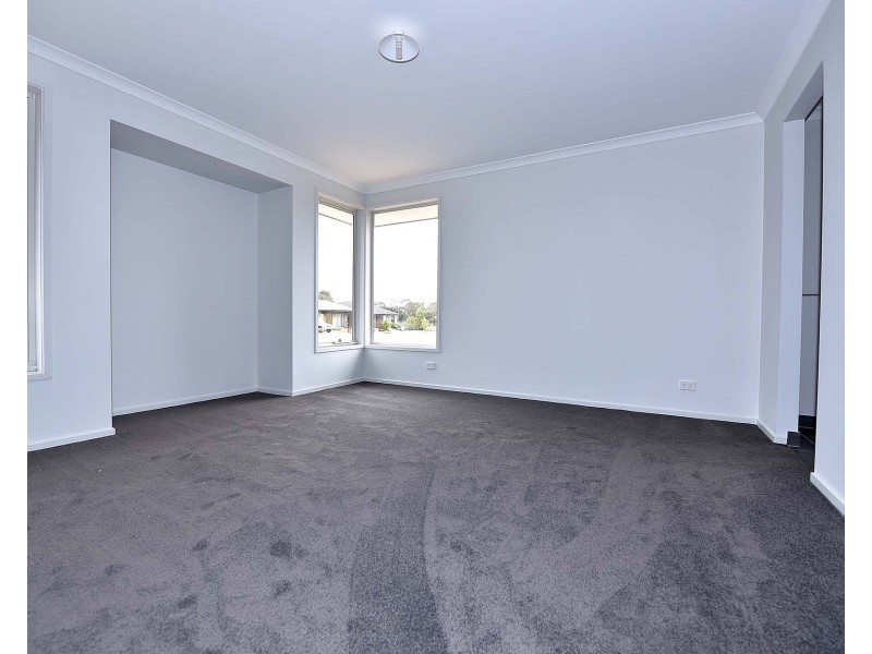 9 Grande Belmond Avenue, Clyde VIC 3978