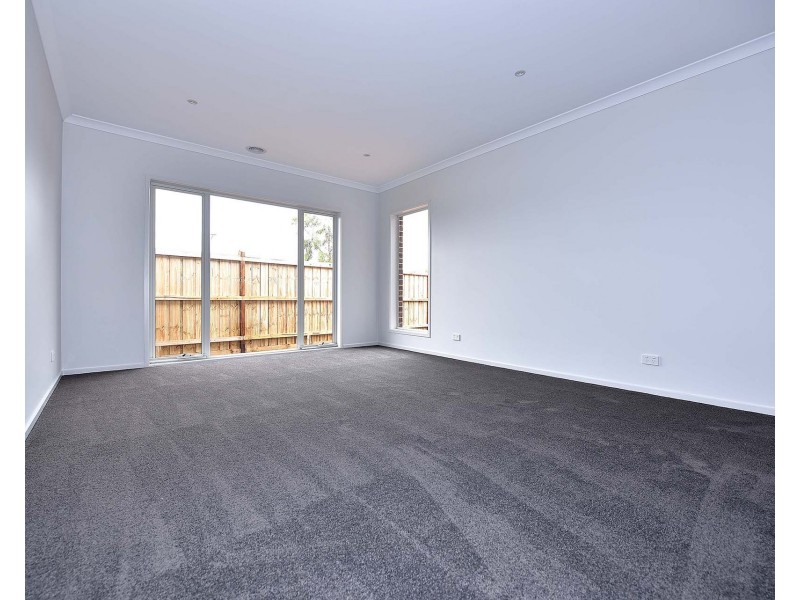 9 Grande Belmond Avenue, Clyde VIC 3978