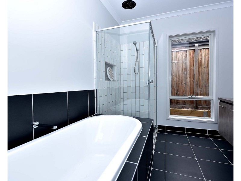 9 Grande Belmond Avenue, Clyde VIC 3978