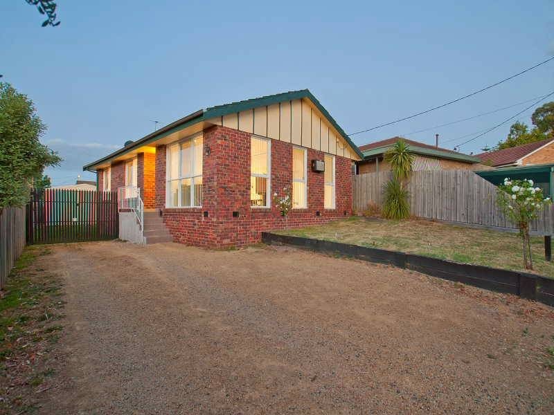 11 Meerlu Avenue, Frankston VIC 3199