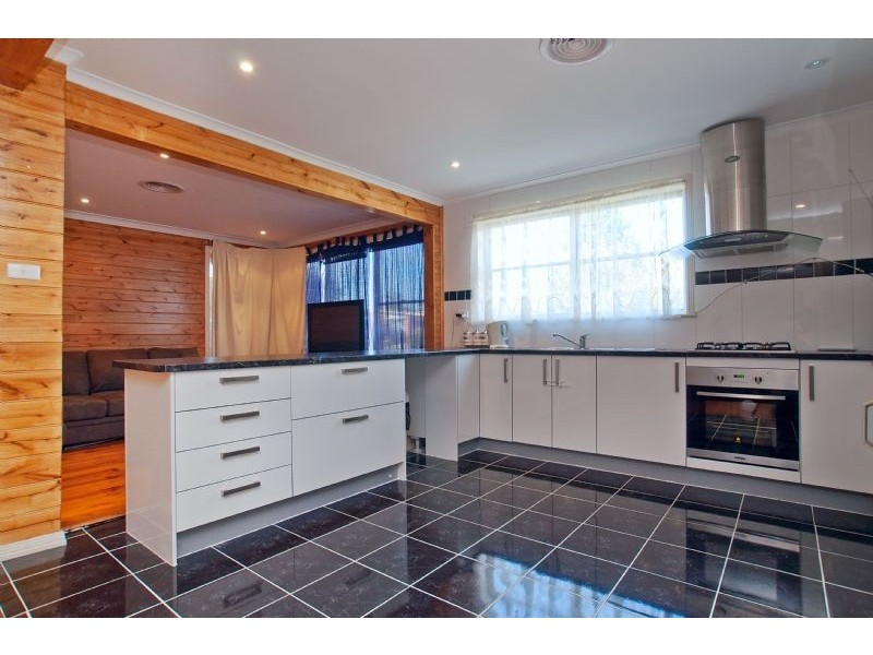 29 Bouvardia Crescent, Frankston North VIC 3200