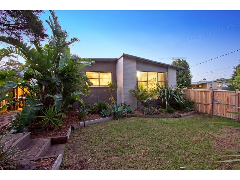 37 Bouvardia Crescent, Frankston North VIC 3200