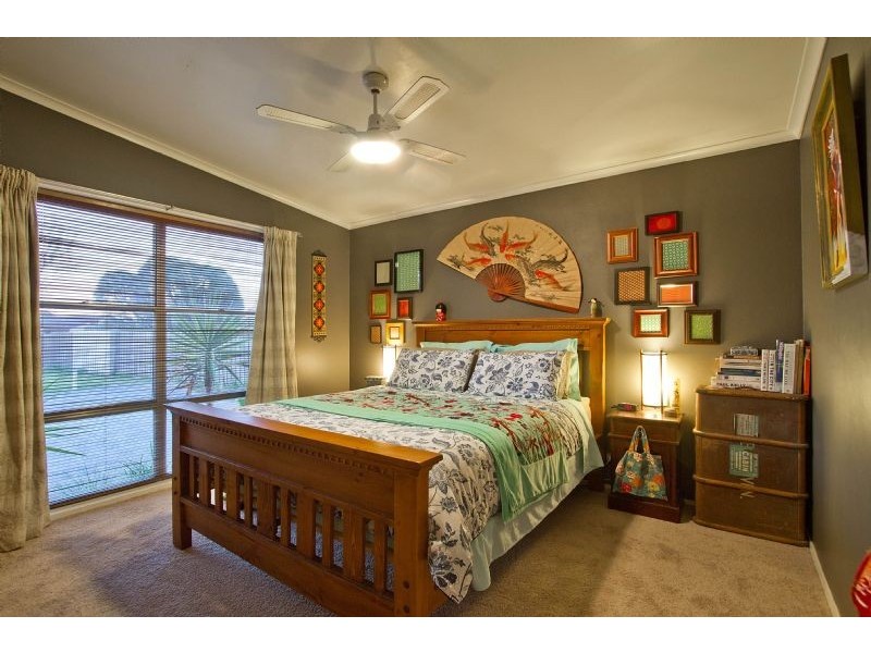 37 Bouvardia Crescent, Frankston North VIC 3200