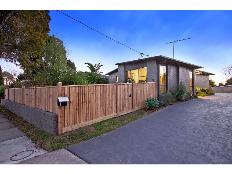37 Bouvardia Crescent, Frankston North VIC 3200