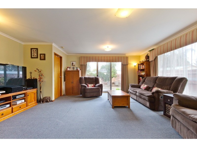 32 Mitre Crescent, Frankston North VIC 3200