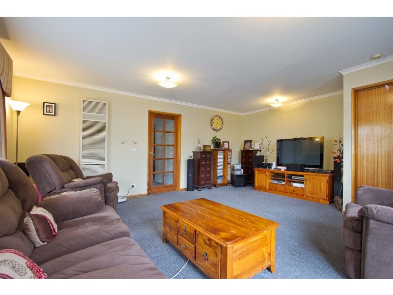 32 Mitre Crescent, Frankston North VIC 3200