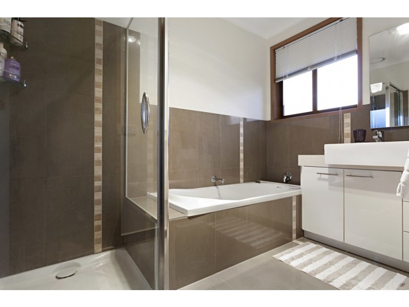 4 Devereaux Court, Frankston VIC 3199