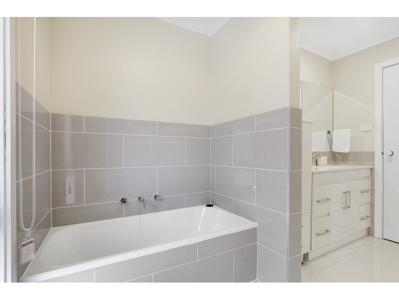 13 Isabella Crescent, Frankston VIC 3199