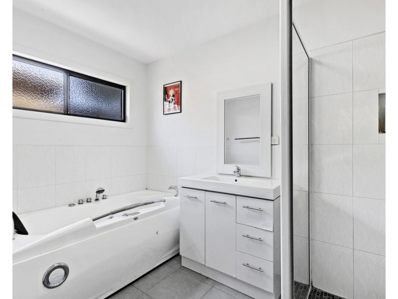 74 Kananook Avenue, Seaford VIC 3198