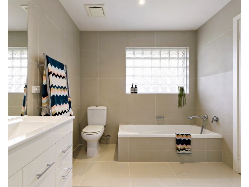 2 Landsdowne Court, Frankston VIC 3199
