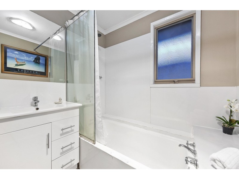 44 Laurina Crescent, Frankston North VIC 3200