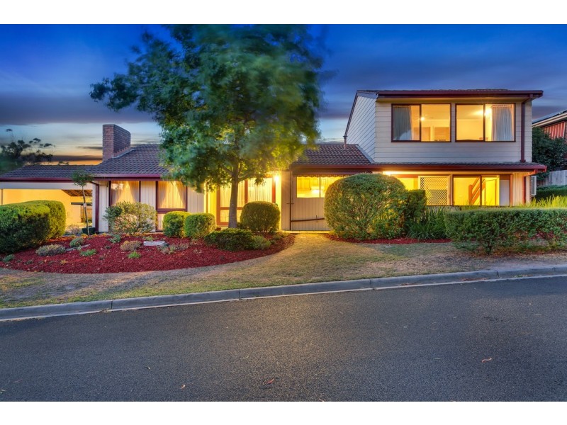 1 Finisterre Court, Frankston VIC 3199