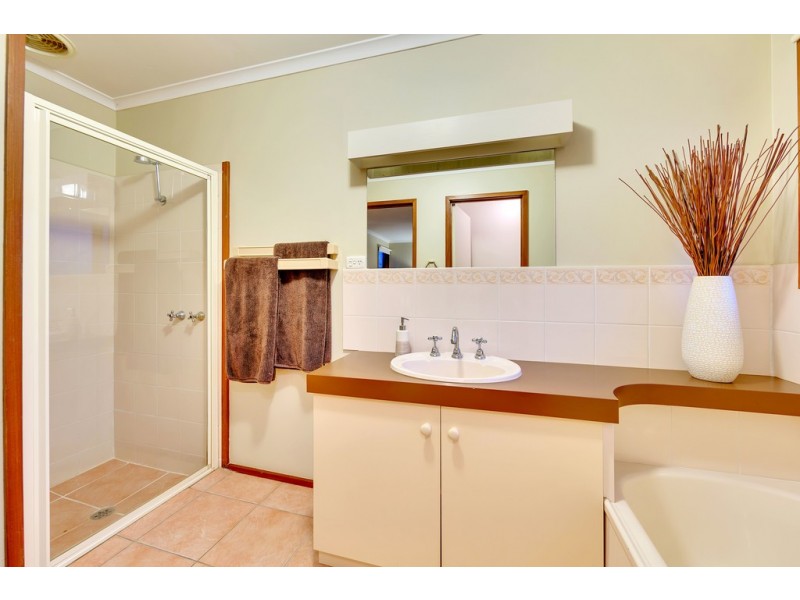 1 Finisterre Court, Frankston VIC 3199