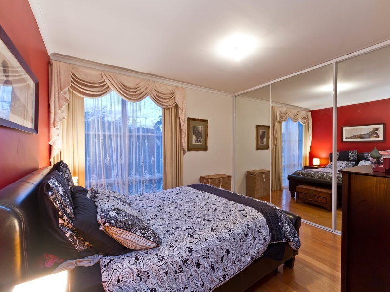 28 Honeysuckle Street, Frankston North VIC 3200