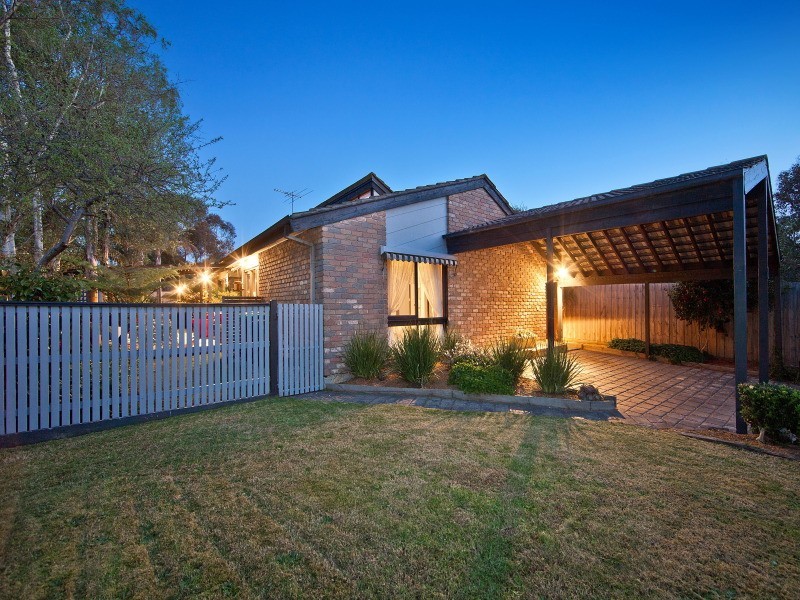 2 Dorchester Court, Frankston VIC 3199