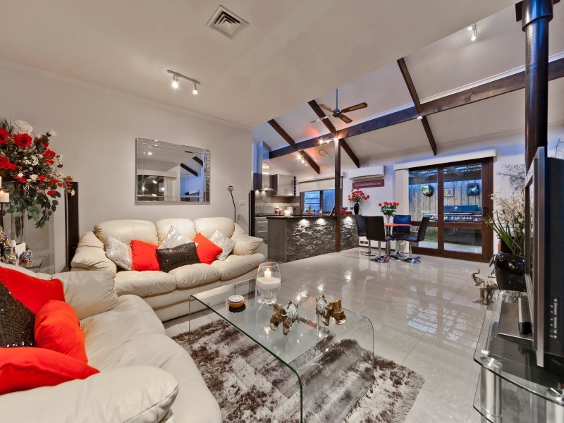 2 Dorchester Court, Frankston VIC 3199