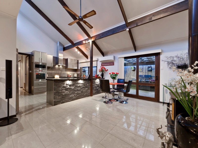 2 Dorchester Court, Frankston VIC 3199