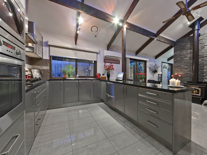 2 Dorchester Court, Frankston VIC 3199