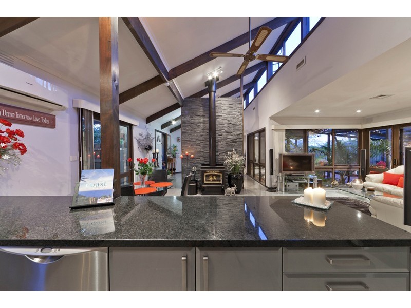 2 Dorchester Court, Frankston VIC 3199