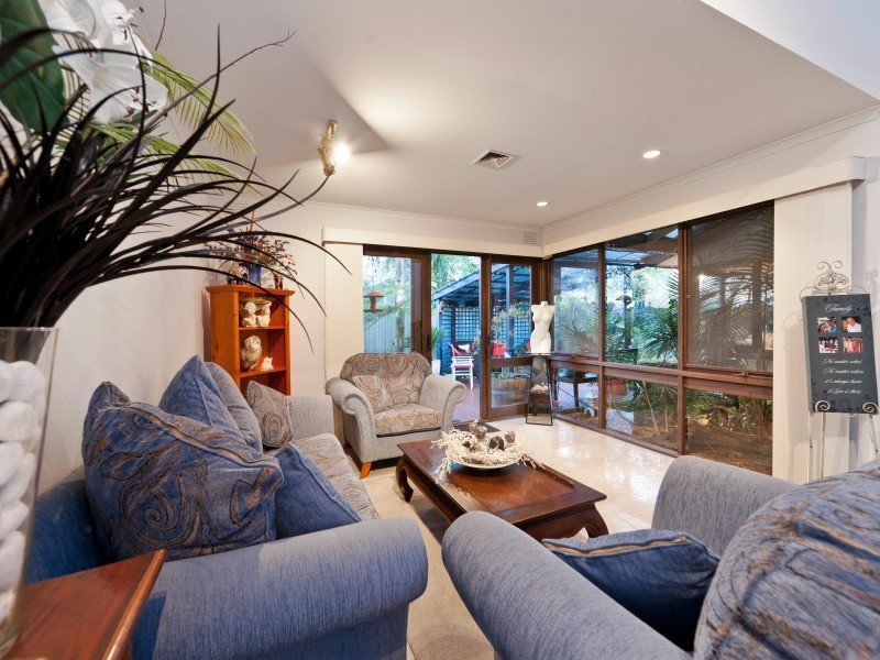 2 Dorchester Court, Frankston VIC 3199