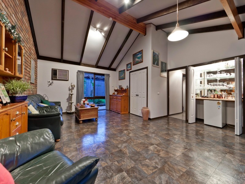 2 Dorchester Court, Frankston VIC 3199