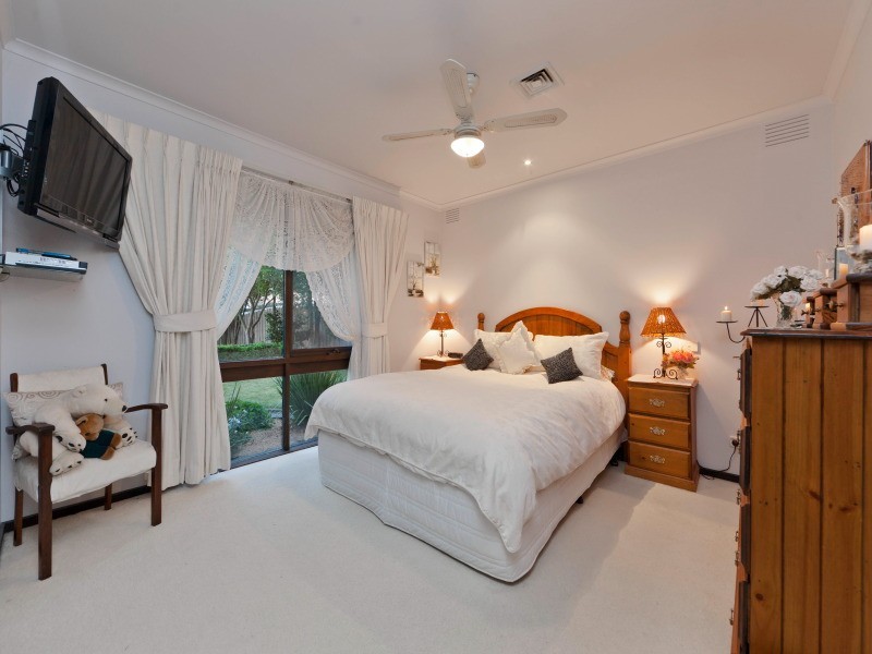 2 Dorchester Court, Frankston VIC 3199