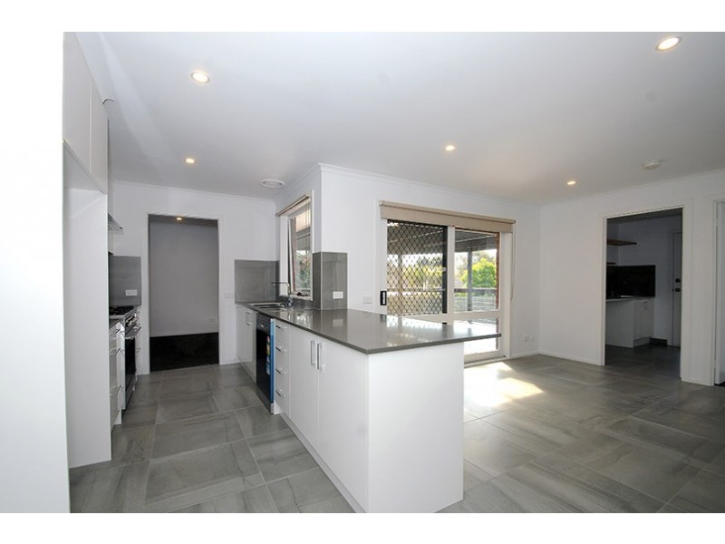 2 Linlithgow Court, Frankston VIC 3199