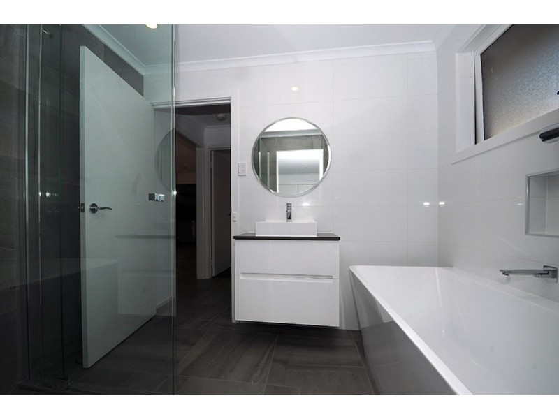 2 Linlithgow Court, Frankston VIC 3199