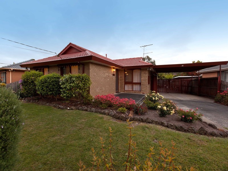 18 Inglenook Crescent, Frankston VIC 3199