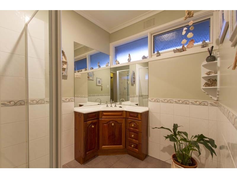 10 Airlie Grove, Seaford VIC 3198