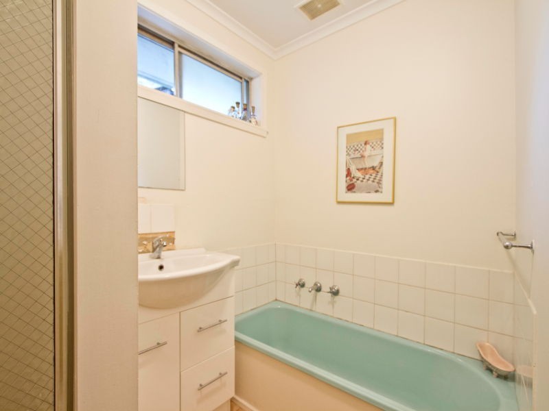 13 Mitre Crescent, Frankston North VIC 3200