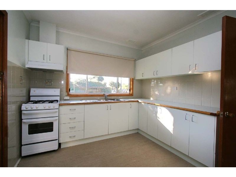21 Pine Street, Frankston North VIC 3200