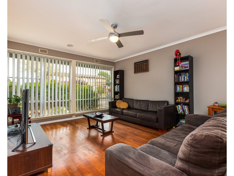 16 Armata Crescent, Frankston North VIC 3200