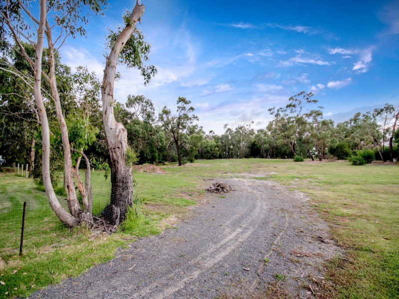 90 McClelland Drive, Langwarrin VIC 3910