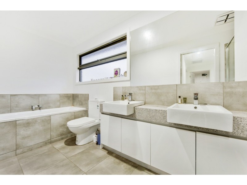 1/8 Manna Court, Frankston North VIC 3200