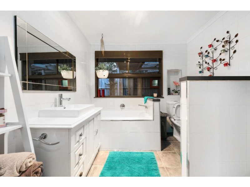 10 Wolsley Avenue, Frankston VIC 3199