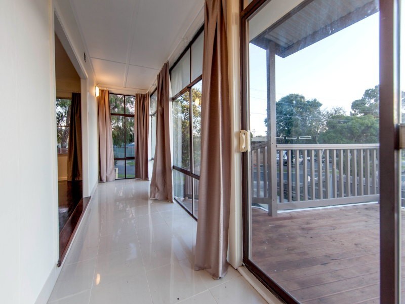 5 Candlebark Crescent, Frankston North VIC 3200