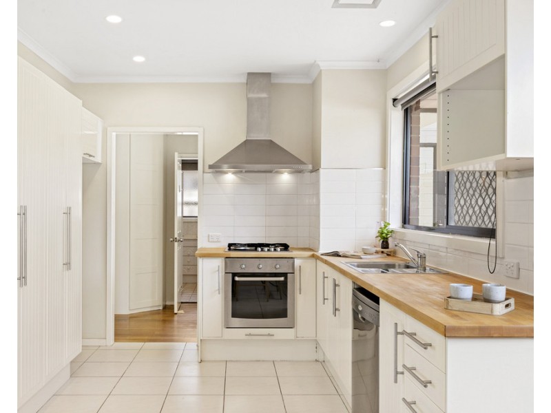 8 Nodding Avenue, Frankston North VIC 3200