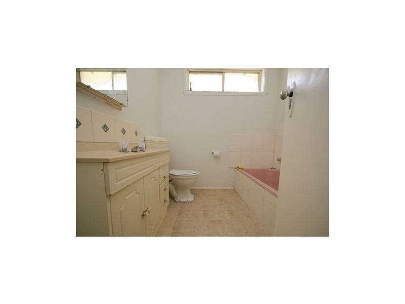 35 Honeysuckle Street, Frankston North VIC 3200