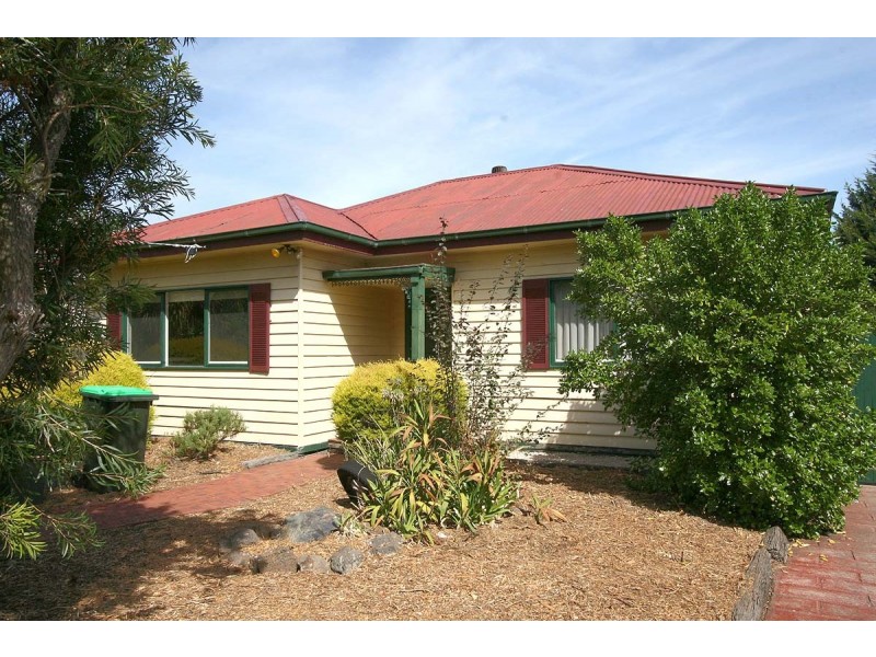 8 Raymond Road, Seaford VIC 3198