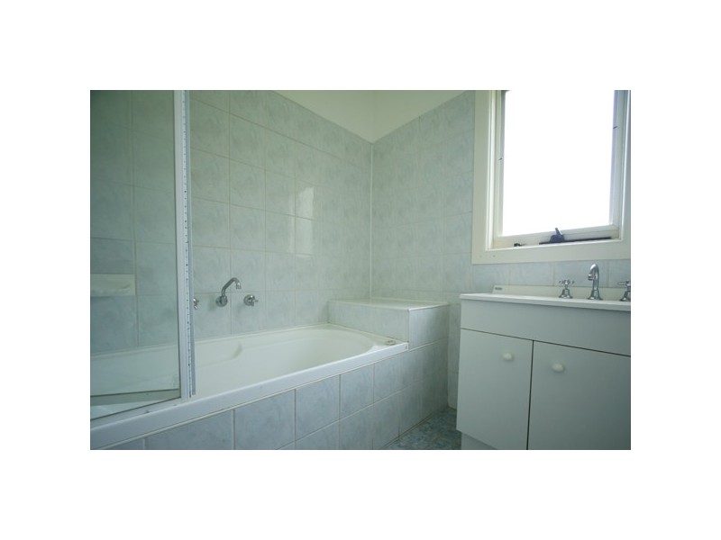 8 Raymond Road, Seaford VIC 3198