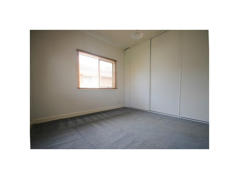 8 Raymond Road, Seaford VIC 3198