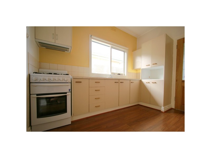 8 Raymond Road, Seaford VIC 3198