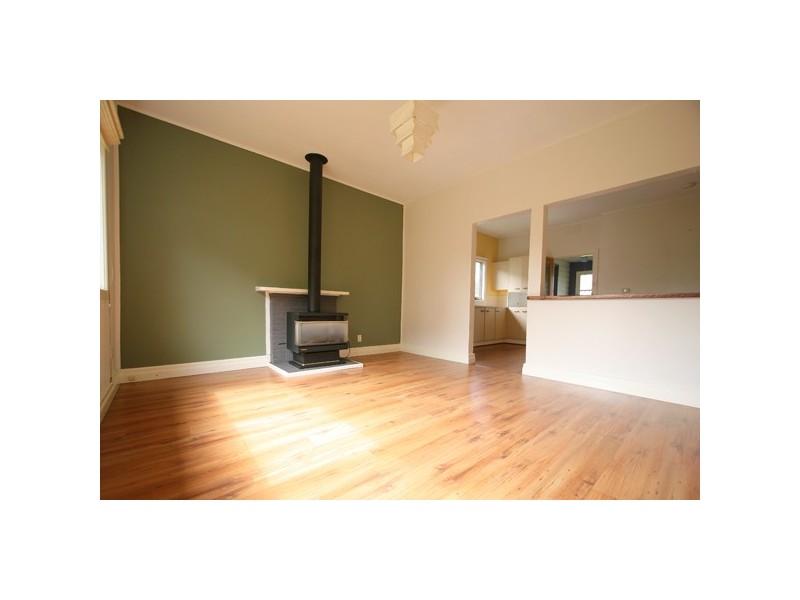 8 Raymond Road, Seaford VIC 3198